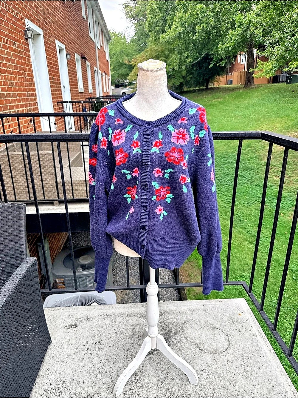 ModCloth Floral Cardigan in Blue & Red Size 1X Like New